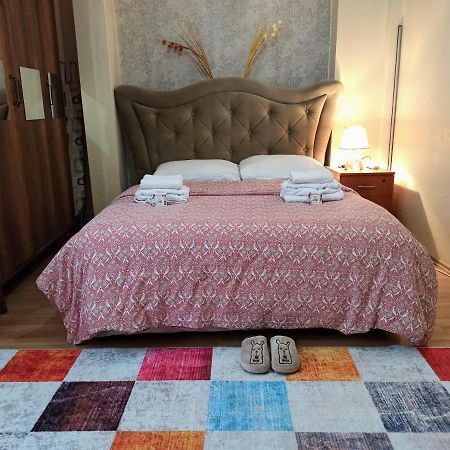 Private Room Close To Merter And Gungoren Textile Center Истанбул Екстериор снимка