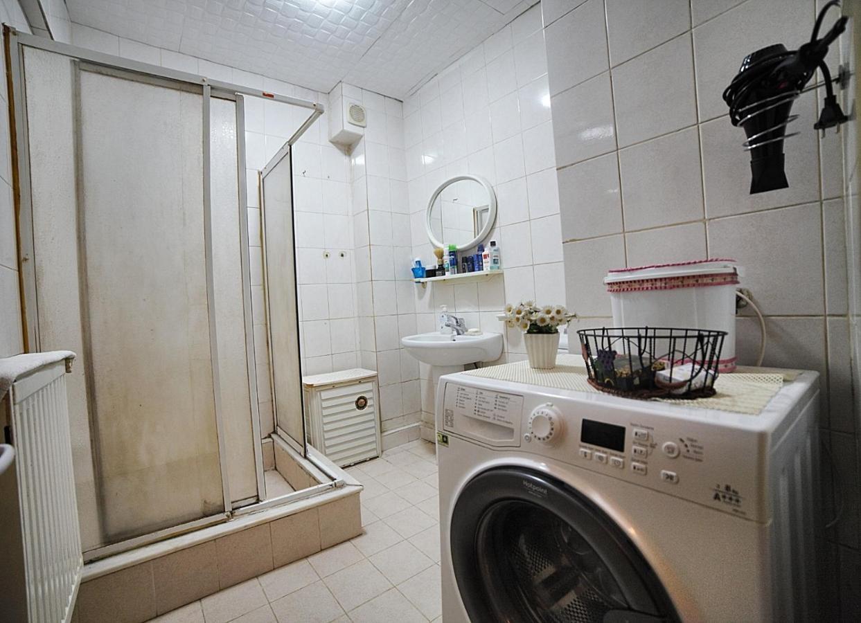 Private Room Close To Merter And Gungoren Textile Center Истанбул Екстериор снимка