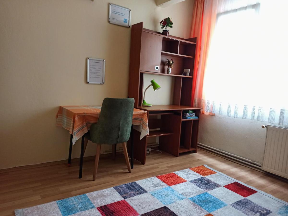 Private Room Close To Merter And Gungoren Textile Center Истанбул Екстериор снимка